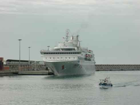 10.000 cruceristas en el Puerto de Malaga a bordo del crucero Grand Voyager